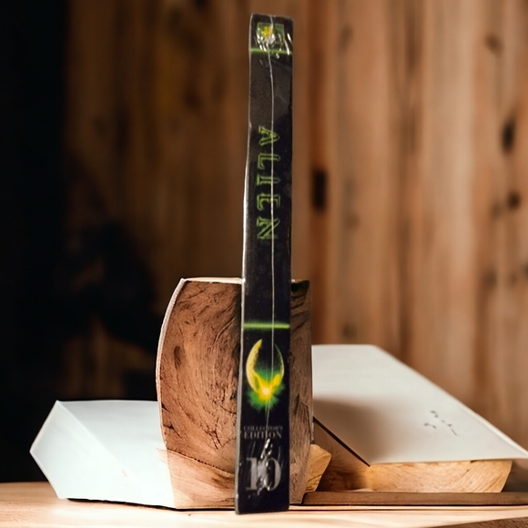 🆕️ Alien Bilingual The Director's Cut DVD Movie Boxed Set - Picture 2 of 3